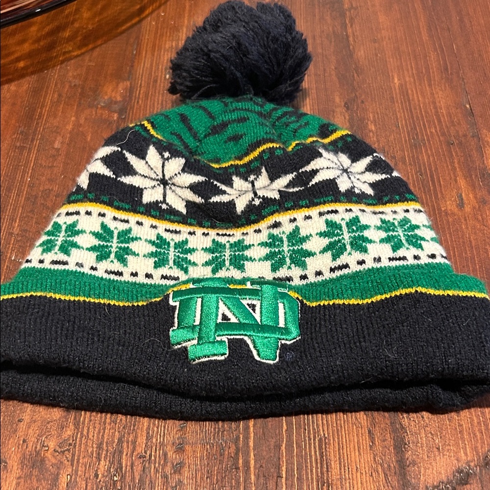 New Era Kids Pom Beanie Hat in Green, Black, White